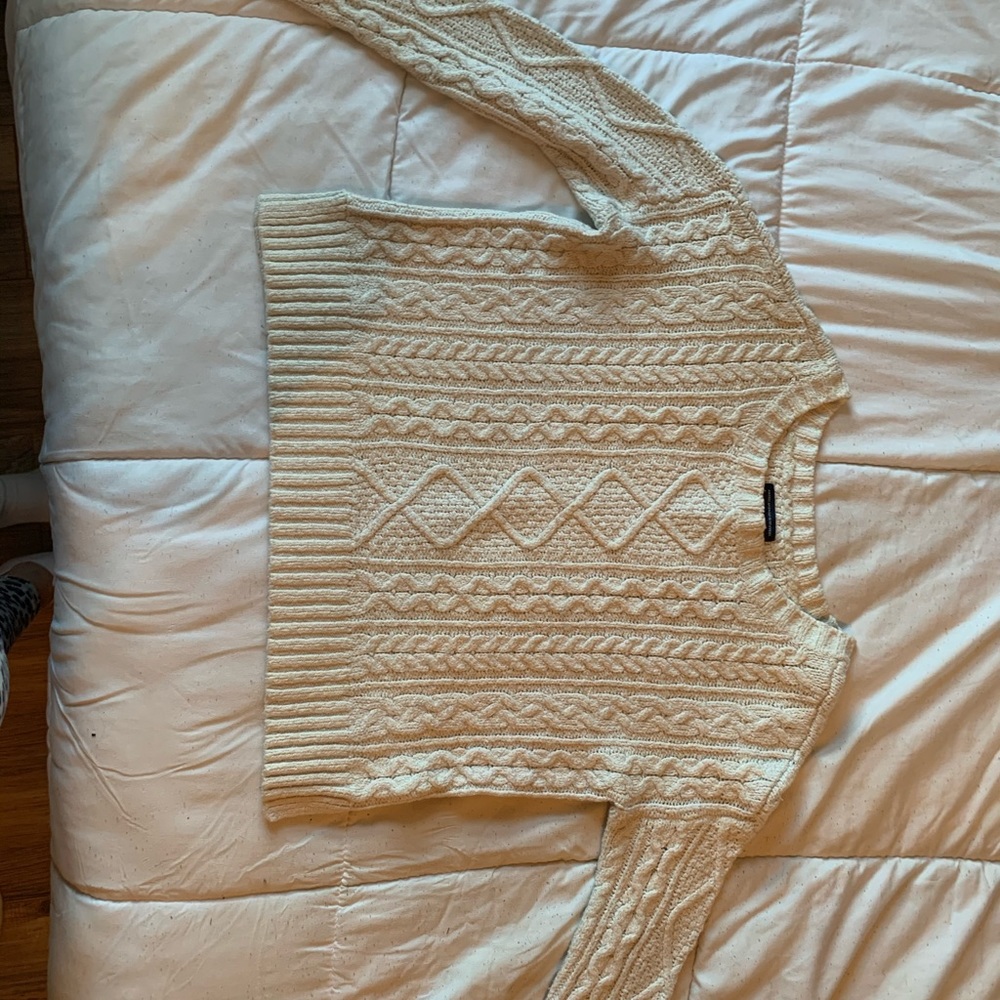 American eagle cableknit crew neck sweater